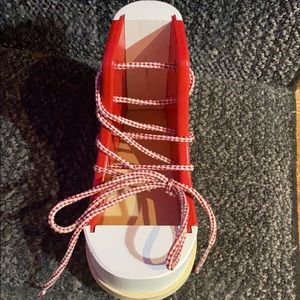 Melissa and Doug learn to tie your shoe